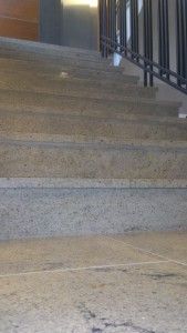 schody z granitu kashmir white